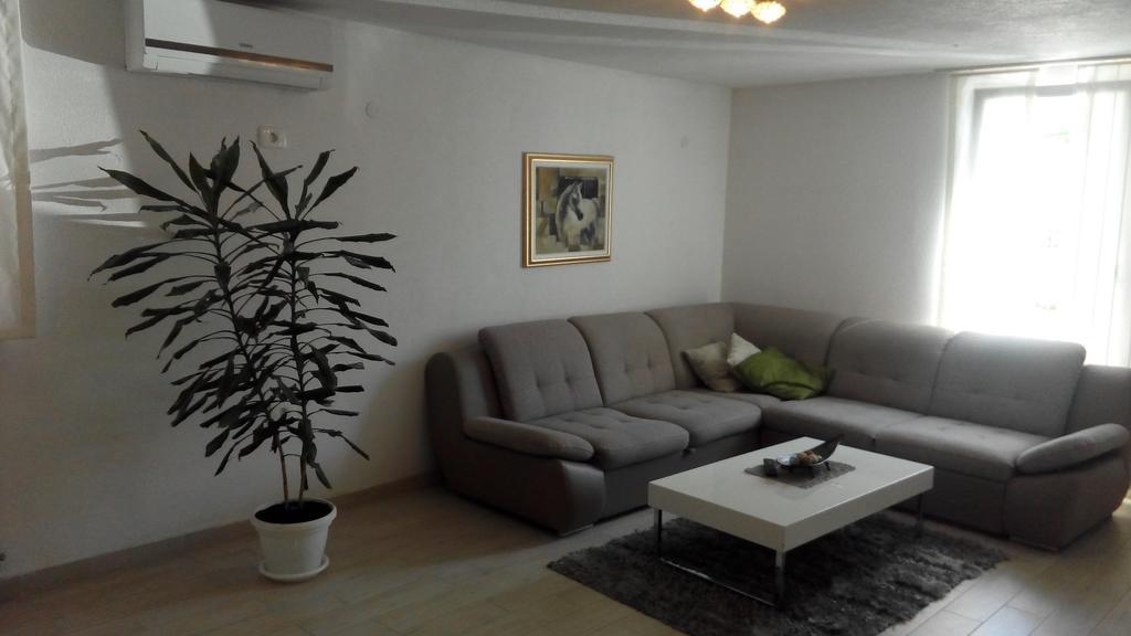 Holiday Home Marsan พูลา ภายนอก รูปภาพ