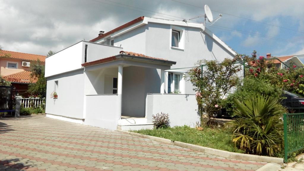 Holiday Home Marsan พูลา ภายนอก รูปภาพ